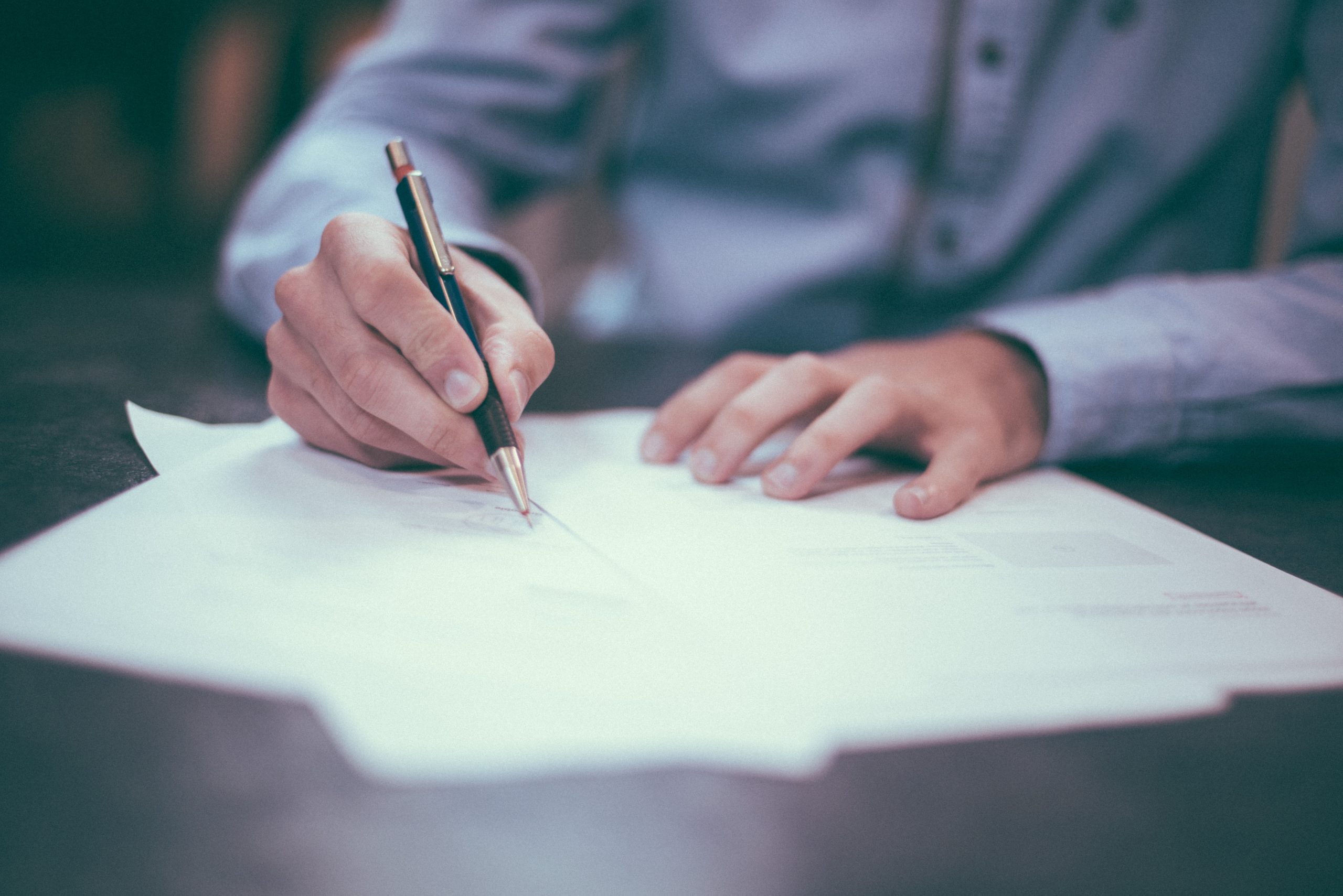 What are the financial reporting obligations of a company director